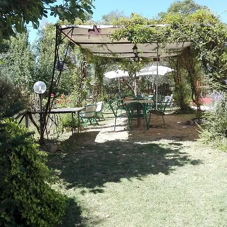 Agriturismo Il Grappolo E La Rosa Монтефалько