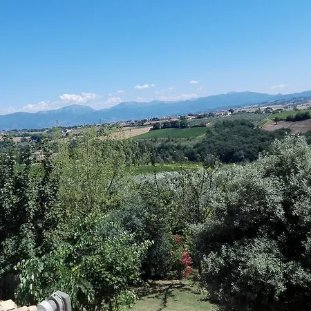Agriturismo Il Grappolo E La Rosa Монтефалько