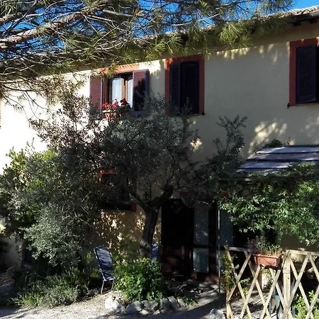 Agriturismo Il Grappolo E La Rosa * Монтефалько