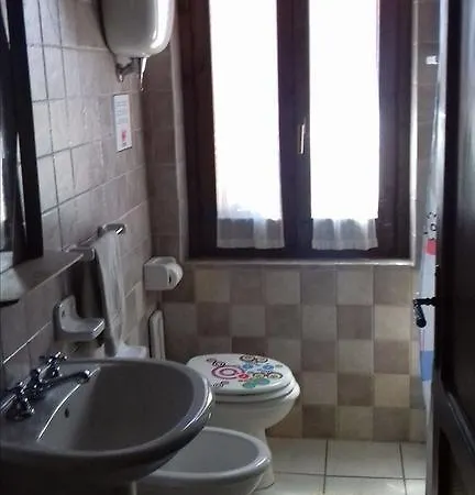 Agriturismo Il Grappolo E La Rosa * Монтефалько
