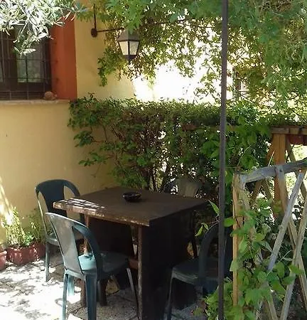 Agriturismo Il Grappolo E La Rosa Монтефалько