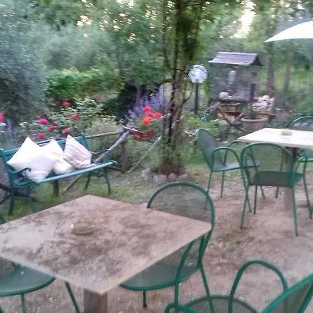 Agriturismo Il Grappolo E La Rosa * Монтефалько